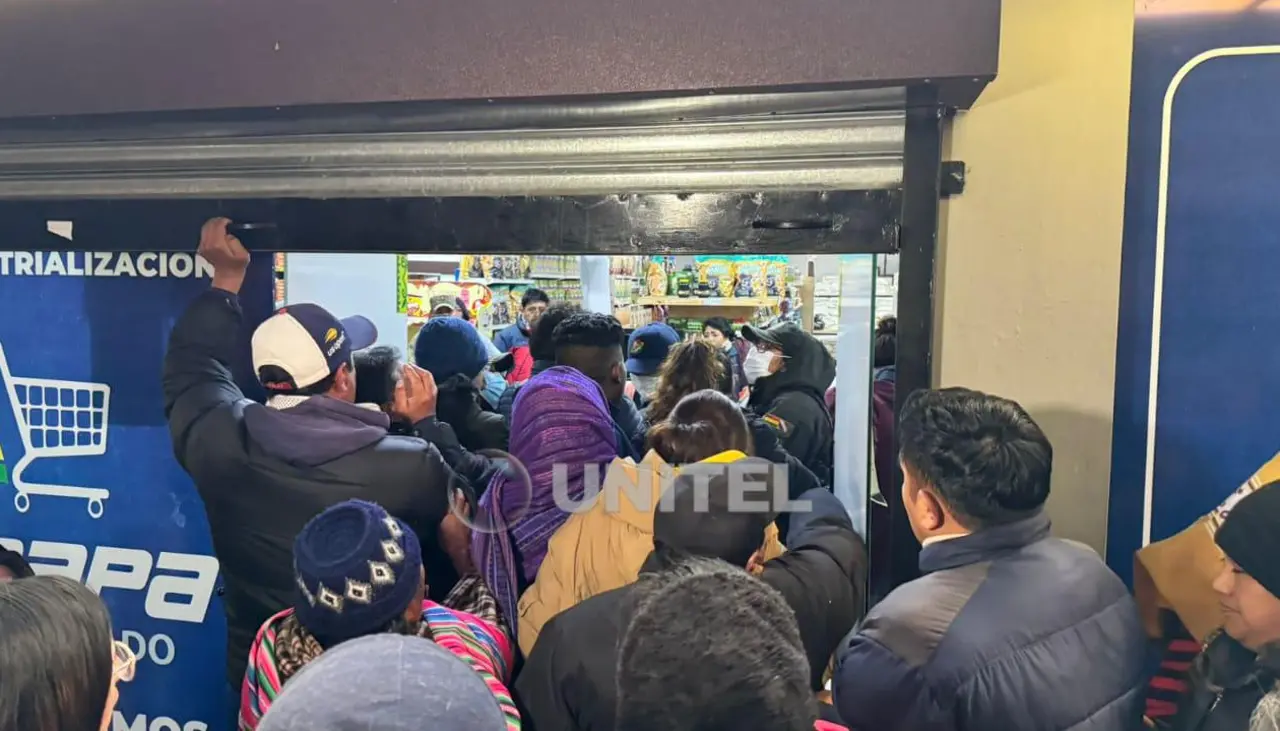 Nueva restricción en venta de aceite provoca tensión en sucursal de Emapa en La Paz