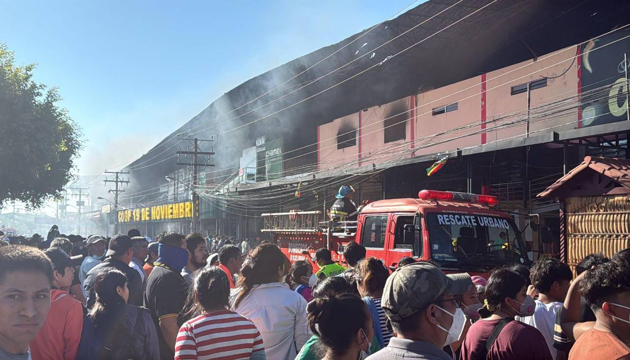 Incendio en Barrio Lindo: Fiscalía abre investigación “contra presuntos autores” para determinar causas del siniestro