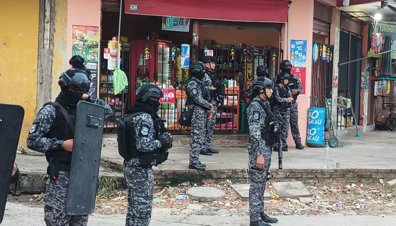 Megaoperativo policial: Se realizan allanamientos y se restringe el paso de vecinos en la zona de Las Palmas