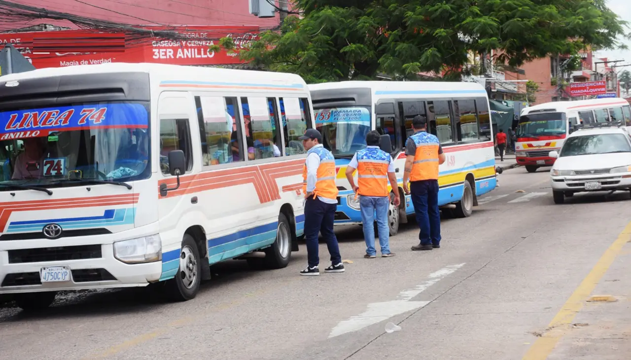 Voces divididas en el transporte cruceño: Unos proponen pasaje a Bs 5 y otros piden abrogar el decreto que sube el combustible