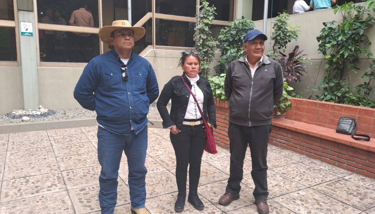 Sin acuerdo con la Gobernación cruceña, el bloqueo en Abapó seguirá, dicen los movilizados, que advierten con la toma de pozos petroleros