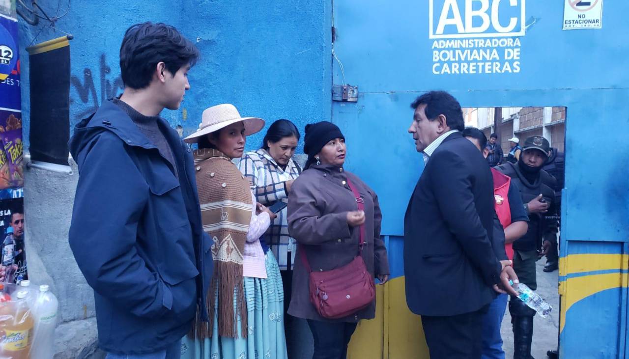 Alcaldía de Mapiri y ABC llegan a un acuerdo para el mantenimiento de las rutas afectadas por derrumbes