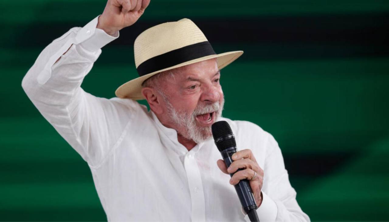Lula genera debate tras declarar que el día libre de las mujeres “es el que más trabajan” porque “tienen que limpiar la casa”