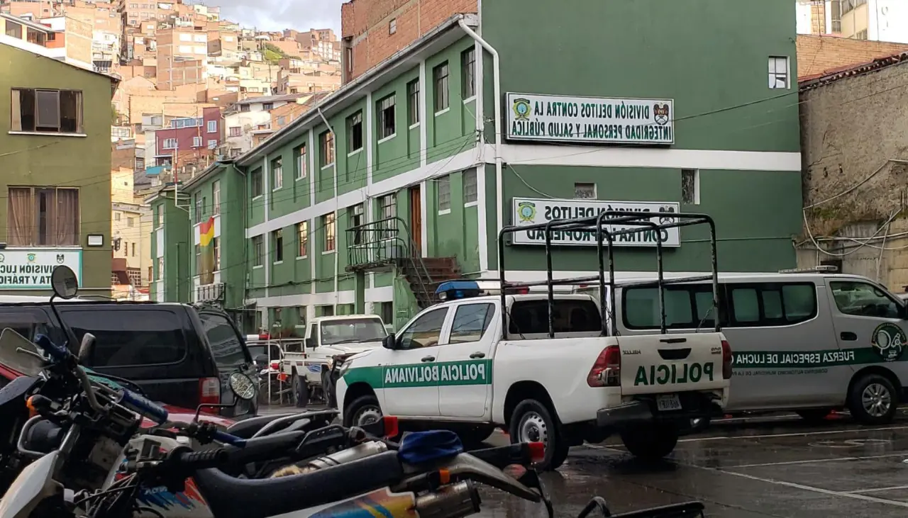 Dictan detención preventiva para el feminicida de la mujer hallada muerta y semienterrada en La Paz