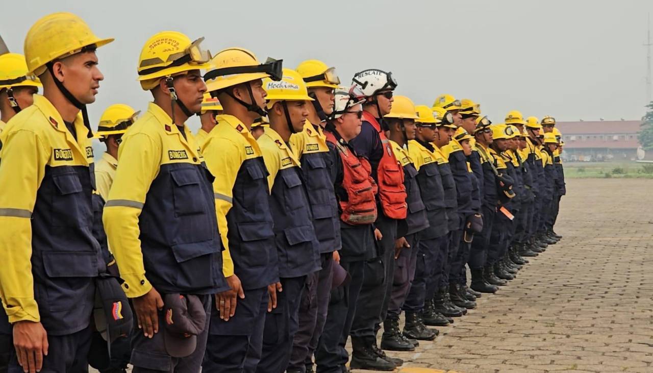 Nuevo contingente de bomberos venezolanos llega para reforzar lucha antiincendios