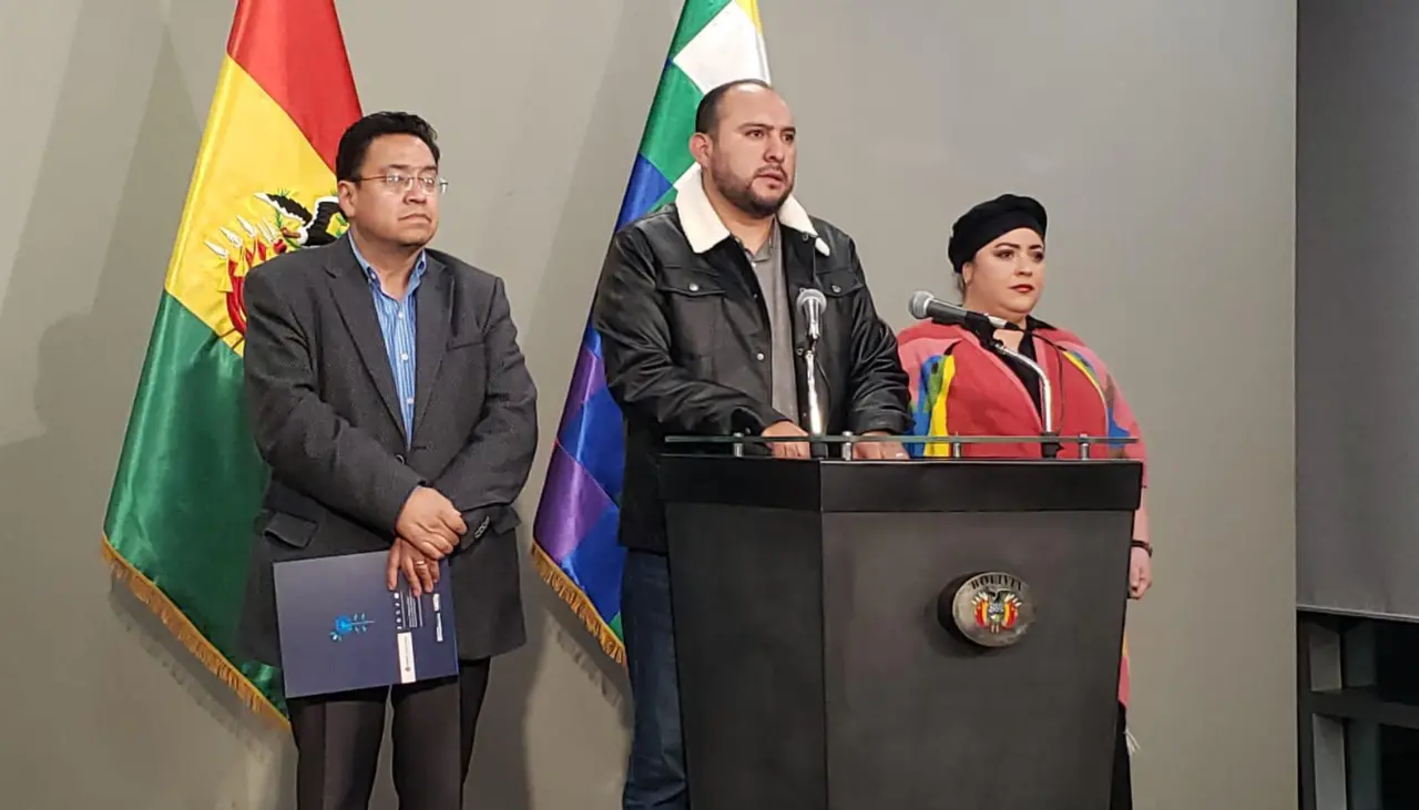 Gobierno denunciará por la vía penal a Evo por terrorismo y otros delitos tras escalada de bloqueos, según ministro
