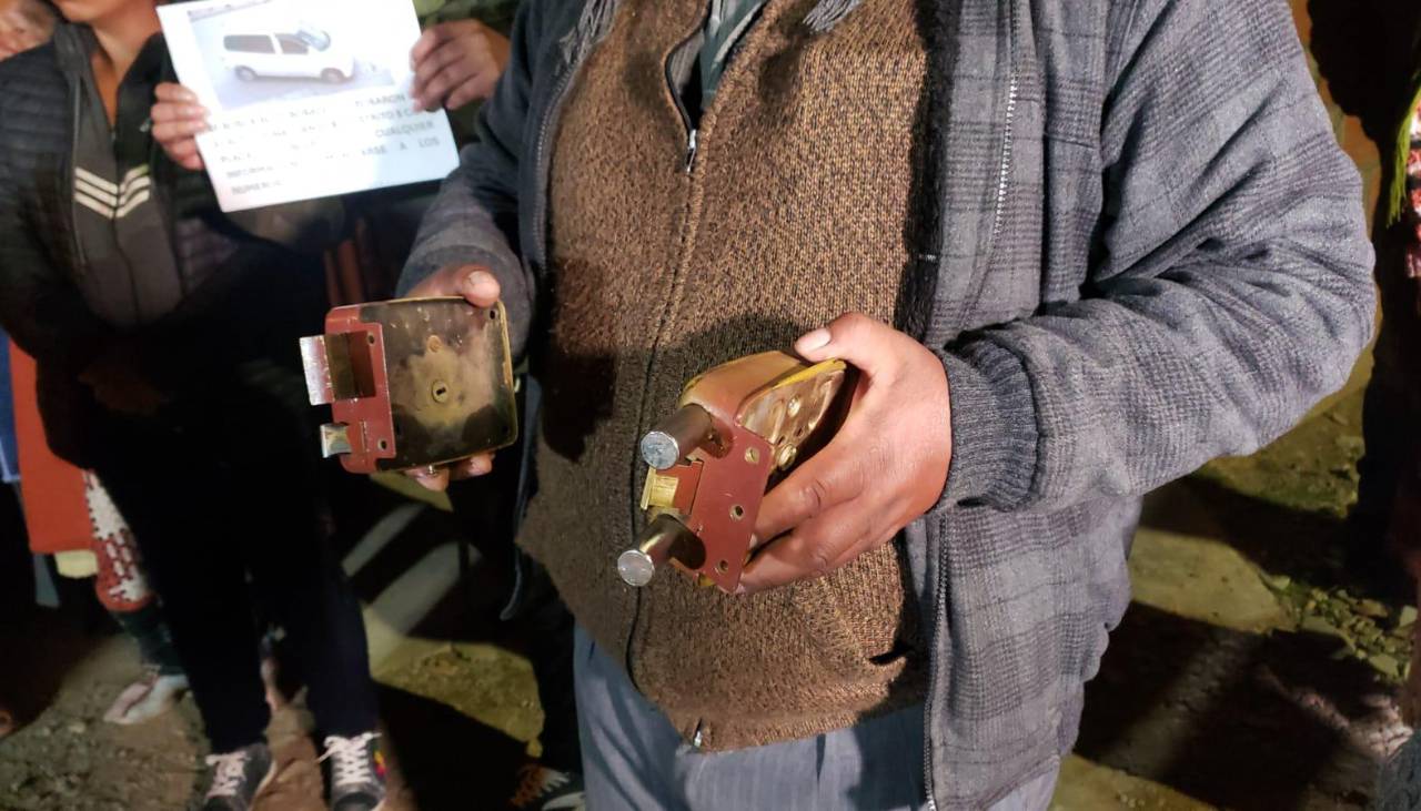 “Quiero mi auto, aunque lo demás se lo agarren”: Denuncian que ladrones en El Alto se disfrazan como policías