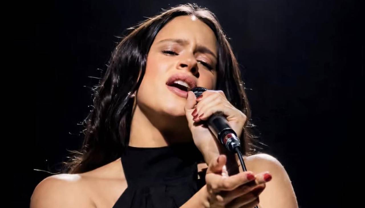 Rosalía sorprende con ‘La Perla’ en un concierto benéfico por Palestina