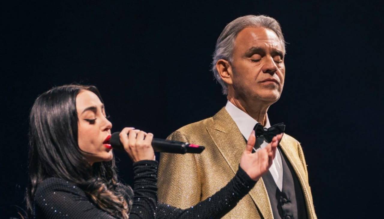 Al borde de las lágrimas: Nicki Nicole se emociona al cantar con Andrea Bocelli ‘Vivo por ella’ en Buenos Aires