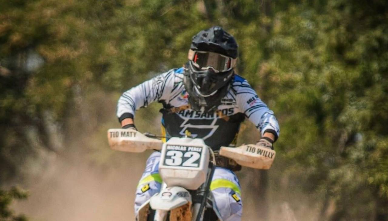 Dos días antes de perder la vida, Nicolás Pérez llegó a la meta empujando su moto tras quedarse sin gasolina 