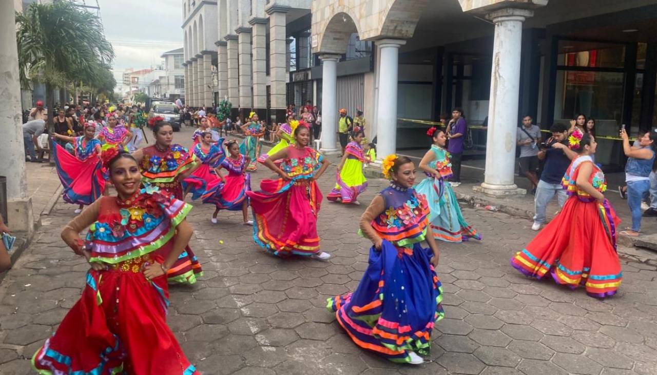 Ballets infantiles abren la cuarta y última precarnavalera cruceña