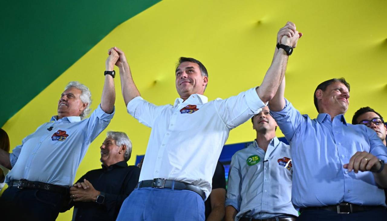 Flávio Bolsonaro suma el apoyo de otros dos partidos de derecha para la segunda vuelta