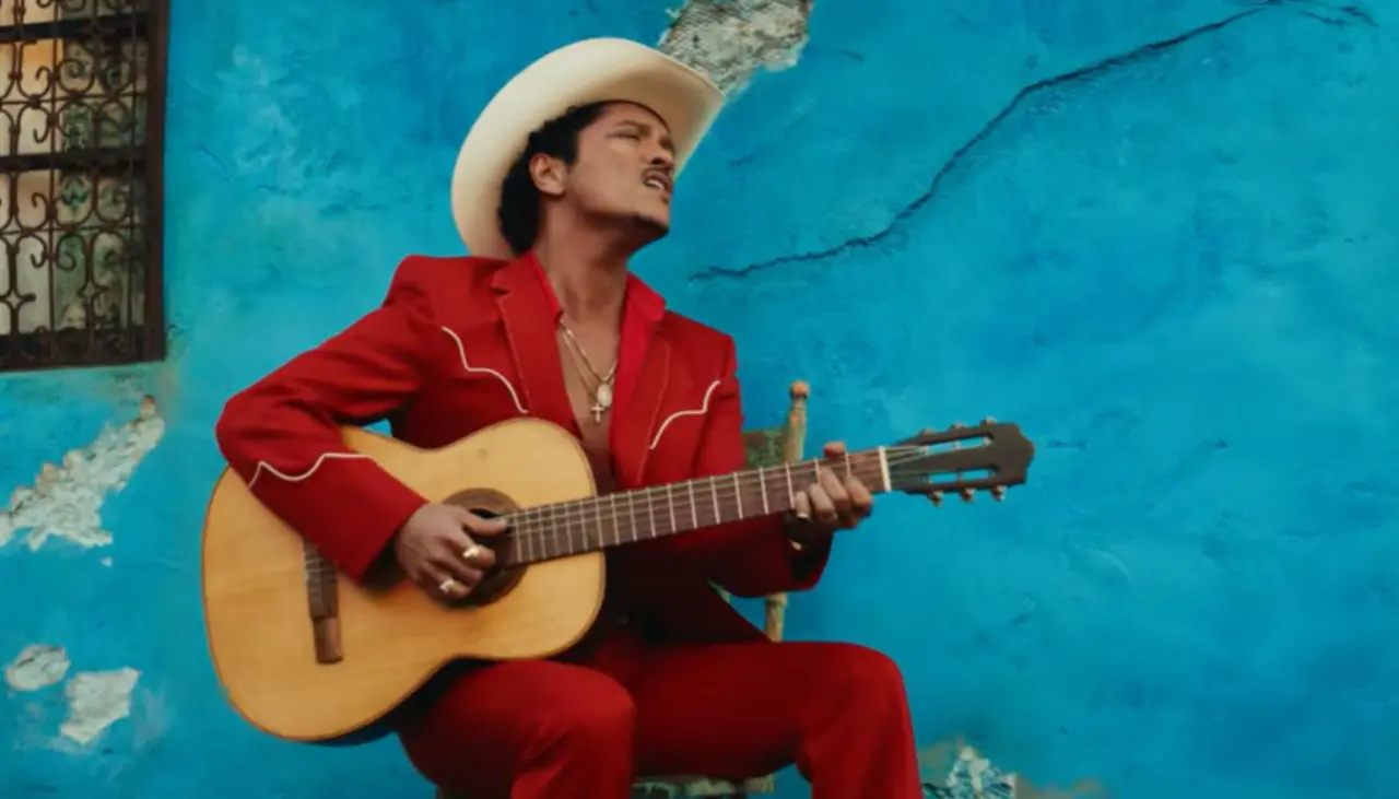 Bruno Mars sorprende con el estreno de su nuevo tema musical ‘Risk It All’