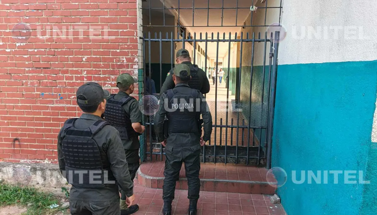 Denuncian que un estudiante fue amenazado con cuchillo en el baño de una unidad educativa de Santa Cruz