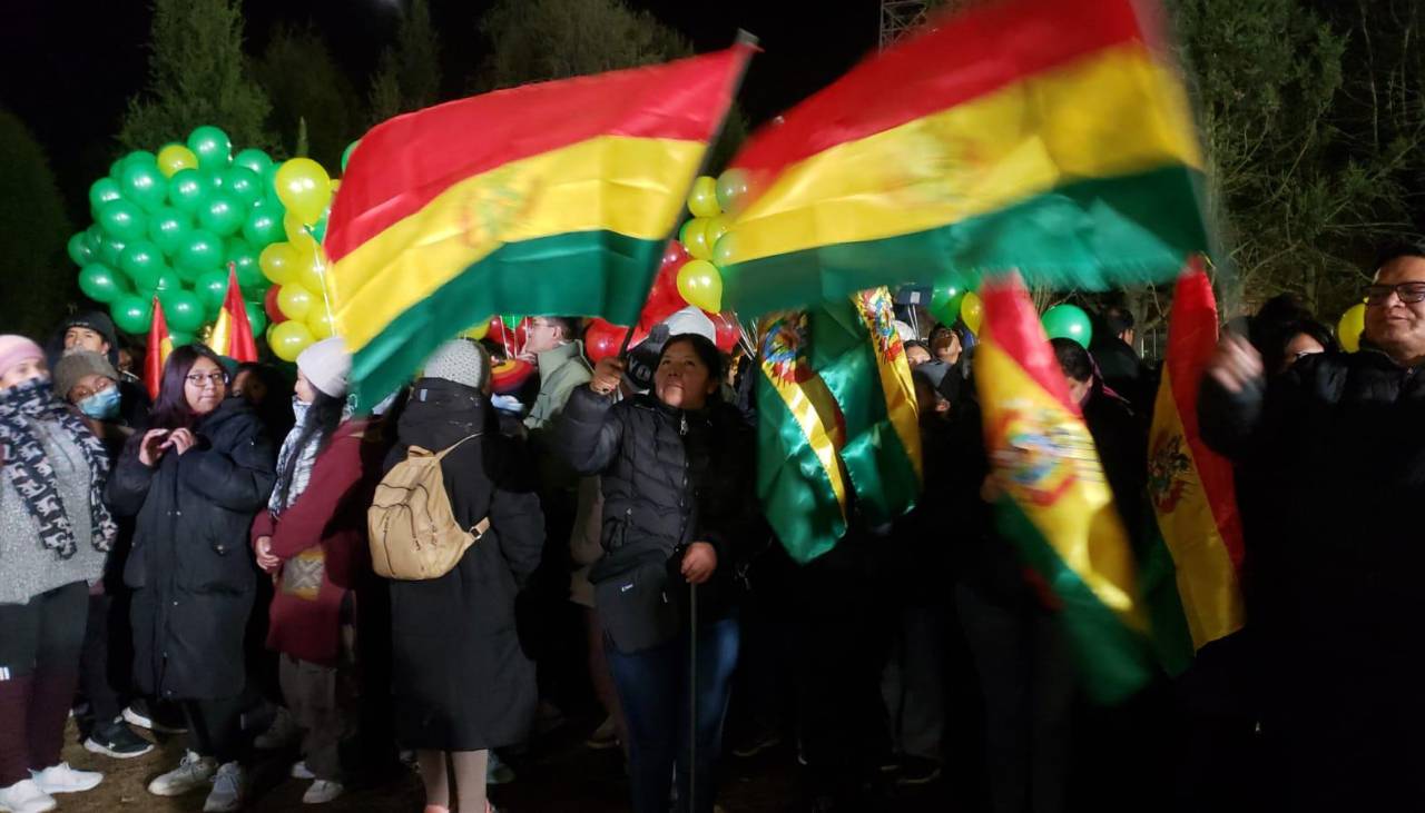 Bolivia abre el mes de su Bicentenario con fervor cívico, el himno y una extensa agenda de actos protocolares