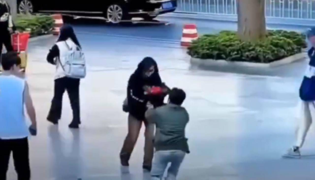 Robo, persecución y rosas, un novio realizó una increíble propuesta de matrimonio