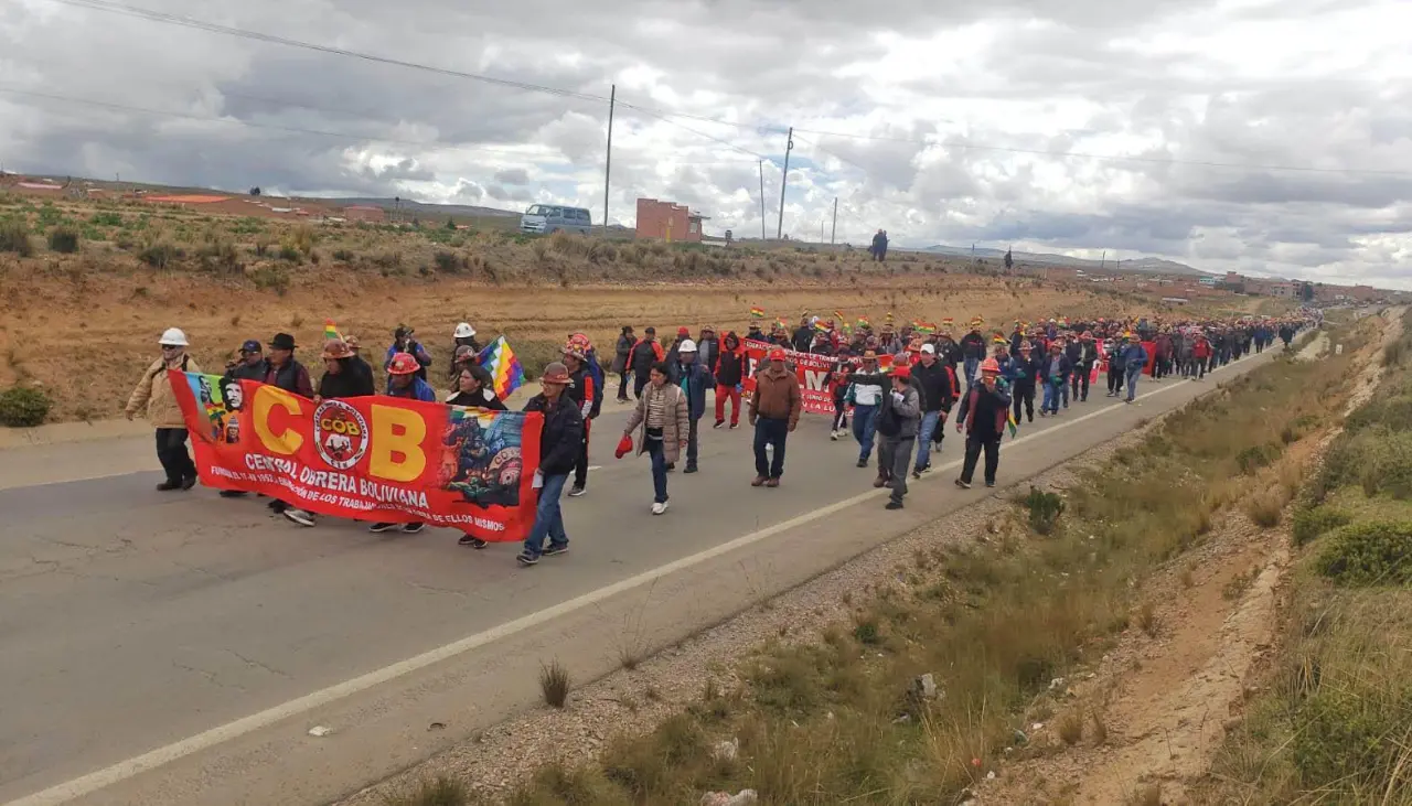 La marcha de la COB se aproxima a El Alto; este lunes llega a La Paz, en puertas del diálogo con el Gobierno