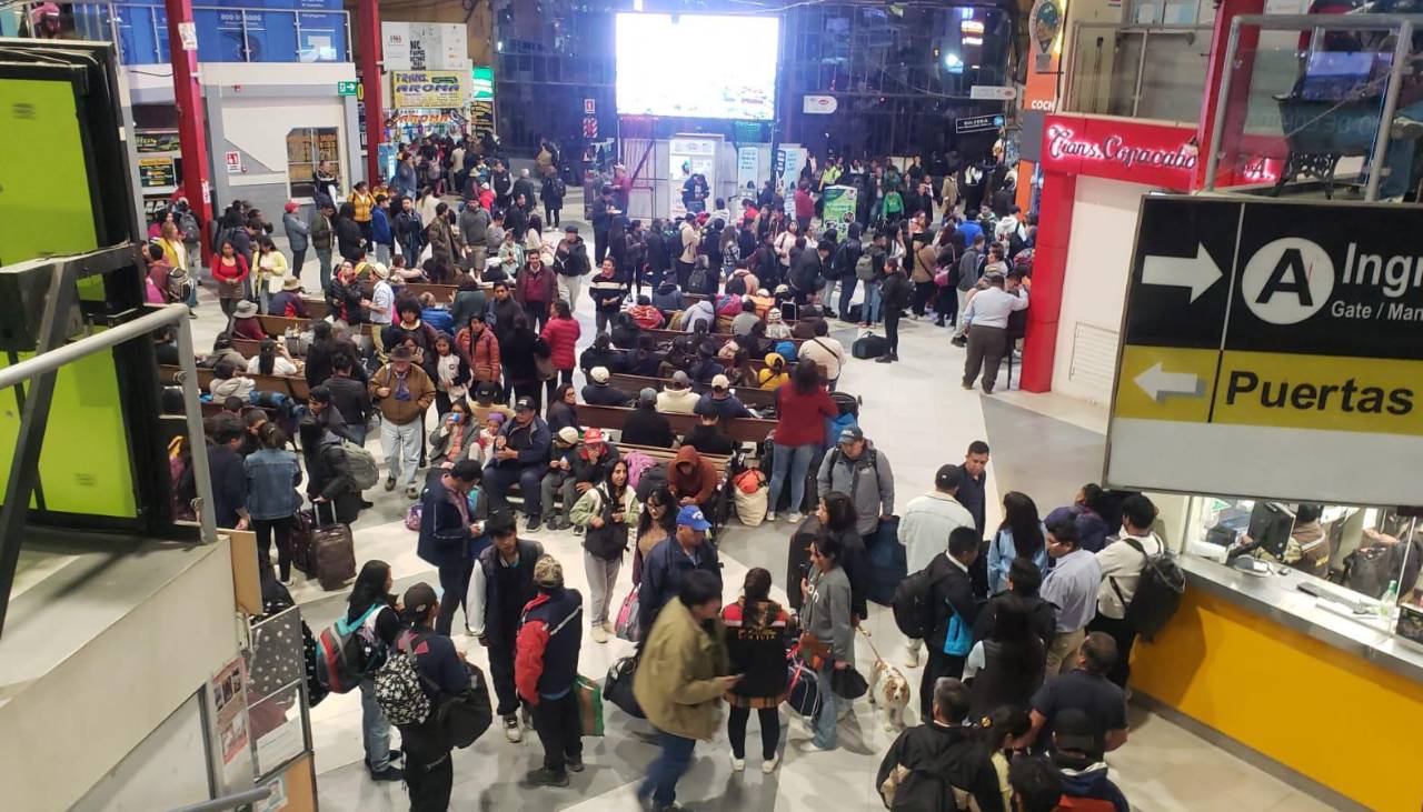 Terminales de buses del eje troncal del país se llenan de cientos de viajeros por Carnaval