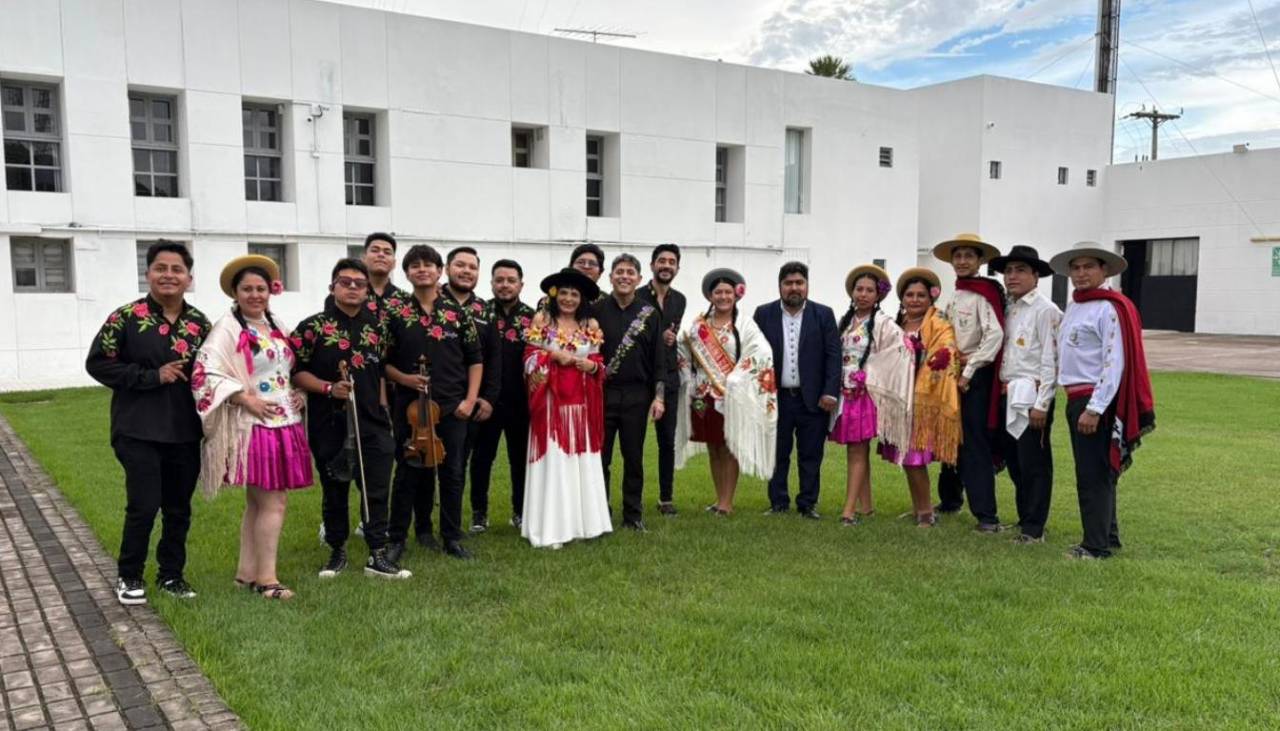 Residentes celebran los 209 años de aniversario de Tarija con una gran serenata en el Cambódromo
