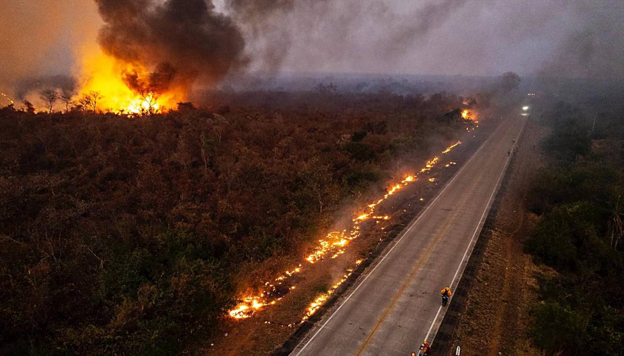 Santa Cruz: Temen un “desastre total” en Concepción en caso de que “incendios se unan”