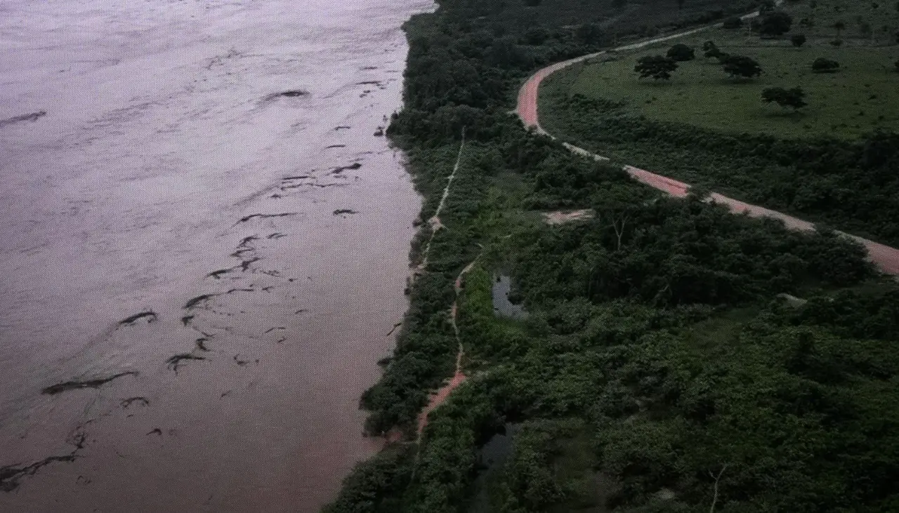 Crecida extraordinaria en la cuenca alta del Río Grande provoca rebalse a la altura de Paila