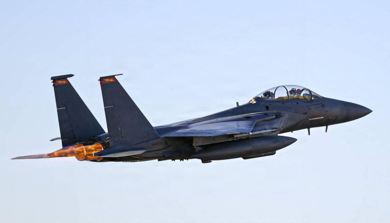 Avión de combate de EEUU es derribado en Irán, un tripulante rescatado