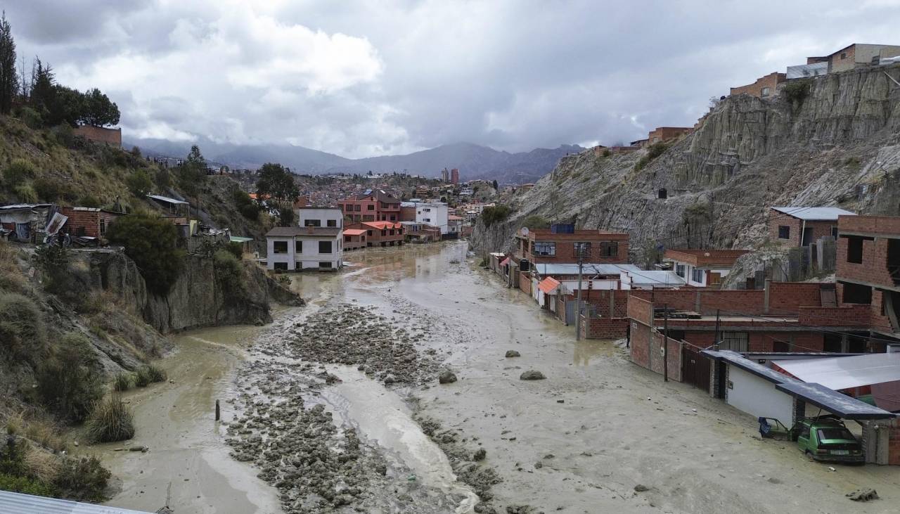 Mazamorra en Bajo Llojeta: Gobierno dice que dueño de inmobiliaria está con detención domiciliaria en Perú