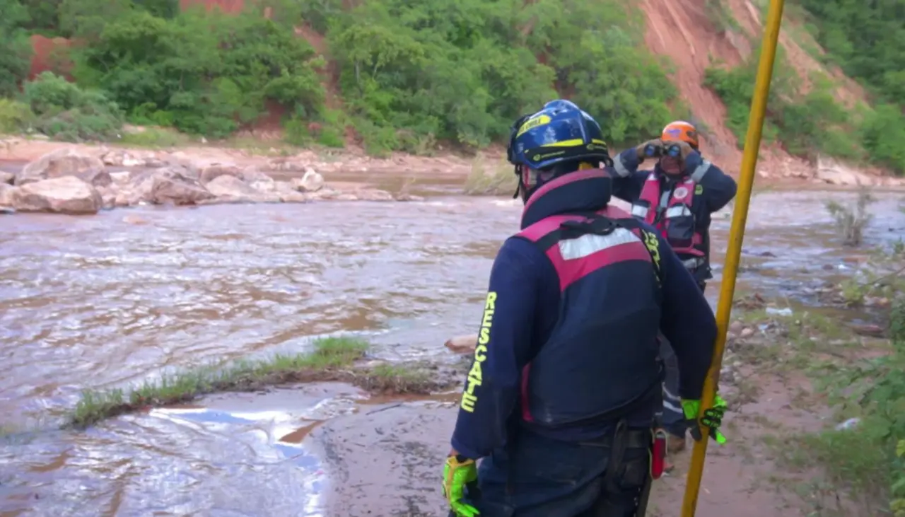 Hallan un cuerpo sin vida en el río Parapetí y presumen que es el niño desaparecido hace dos días