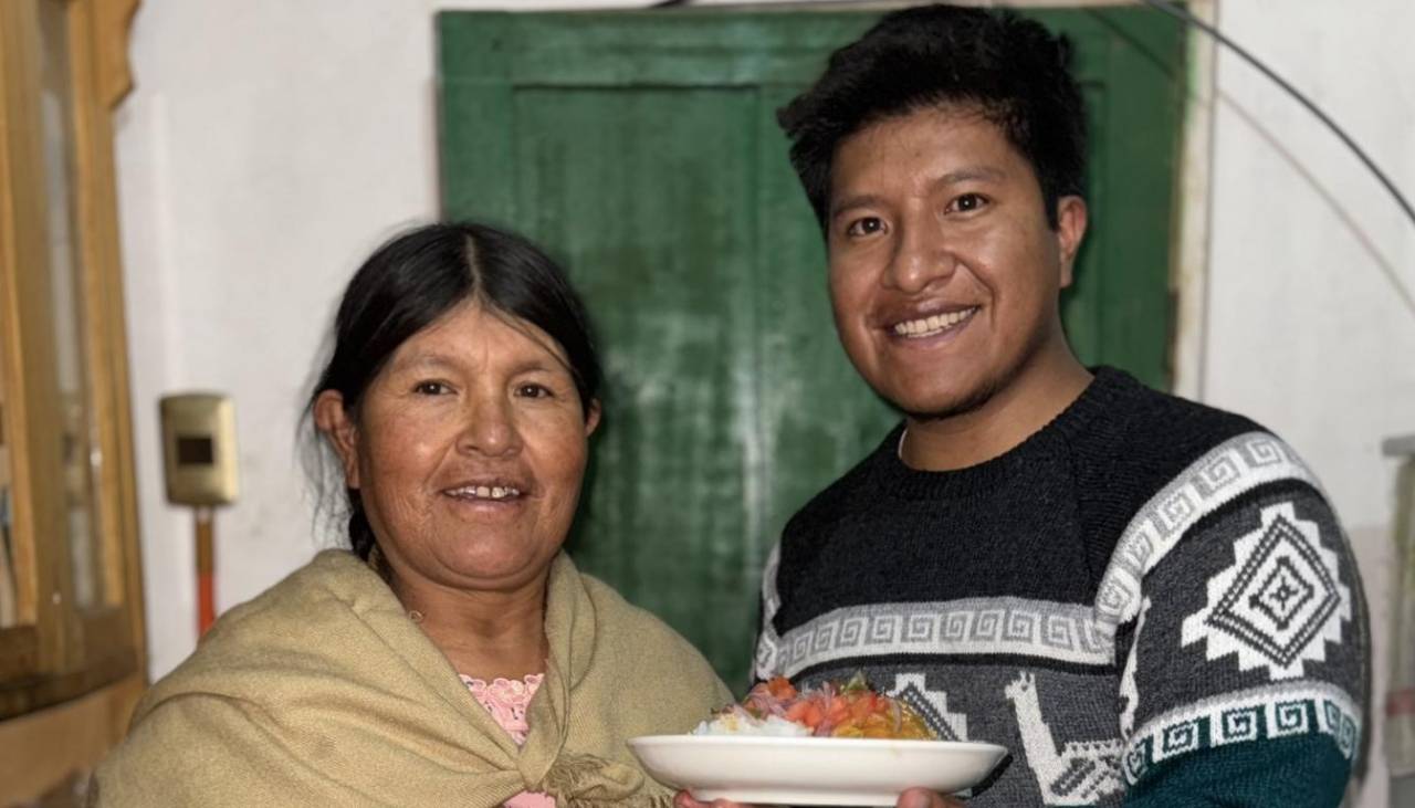Los emotivos videos que el creador boliviano Jhon Parker grabó junto a su madre antes que ella falleciera
