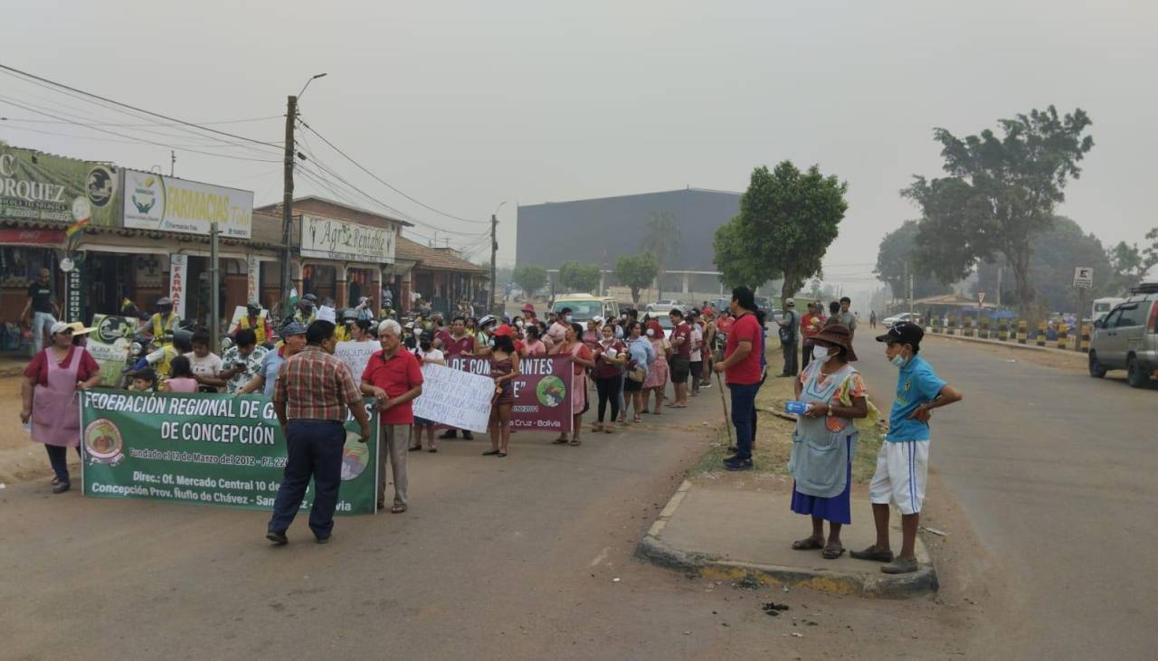 Marcha recorre las calles de Concepción en protesta por los incendios forestales 