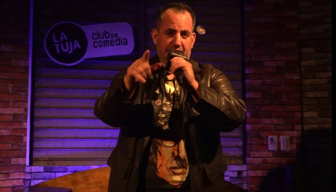 El comediante argentino CondeCrash llegó a Bolivia para hacer reír a todos
