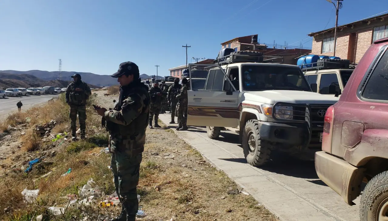 Bloqueos se reducen a siete, se centran en Cochabamba y sigue la suspensión de salida de buses a Santa Cruz y viceversa