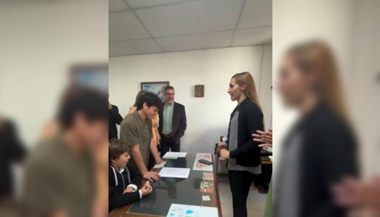 ¡Conmovedor! Adopción desata lágrimas y felicidad de la juez que autorizó el trámite