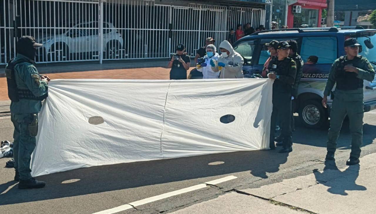 Identifican al acribillado en la avenida Mutualista y hallan más de 10 casquillos en el lugar