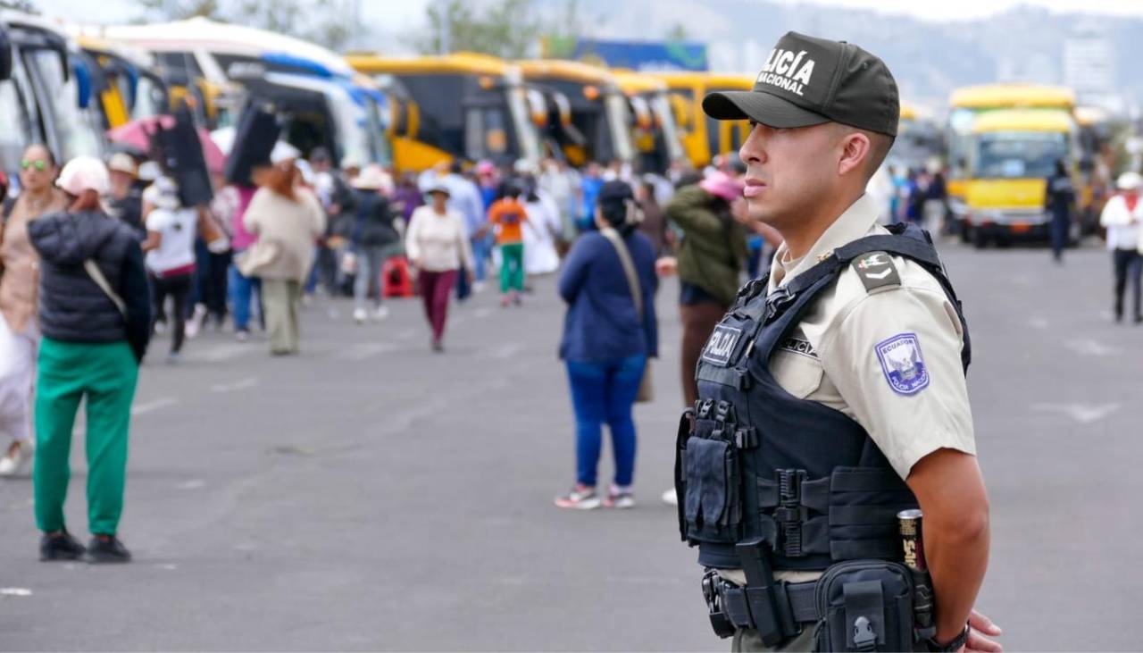 Al menos seis fallecidos y veinte heridos en dos volcamientos de autobuses en Ecuador