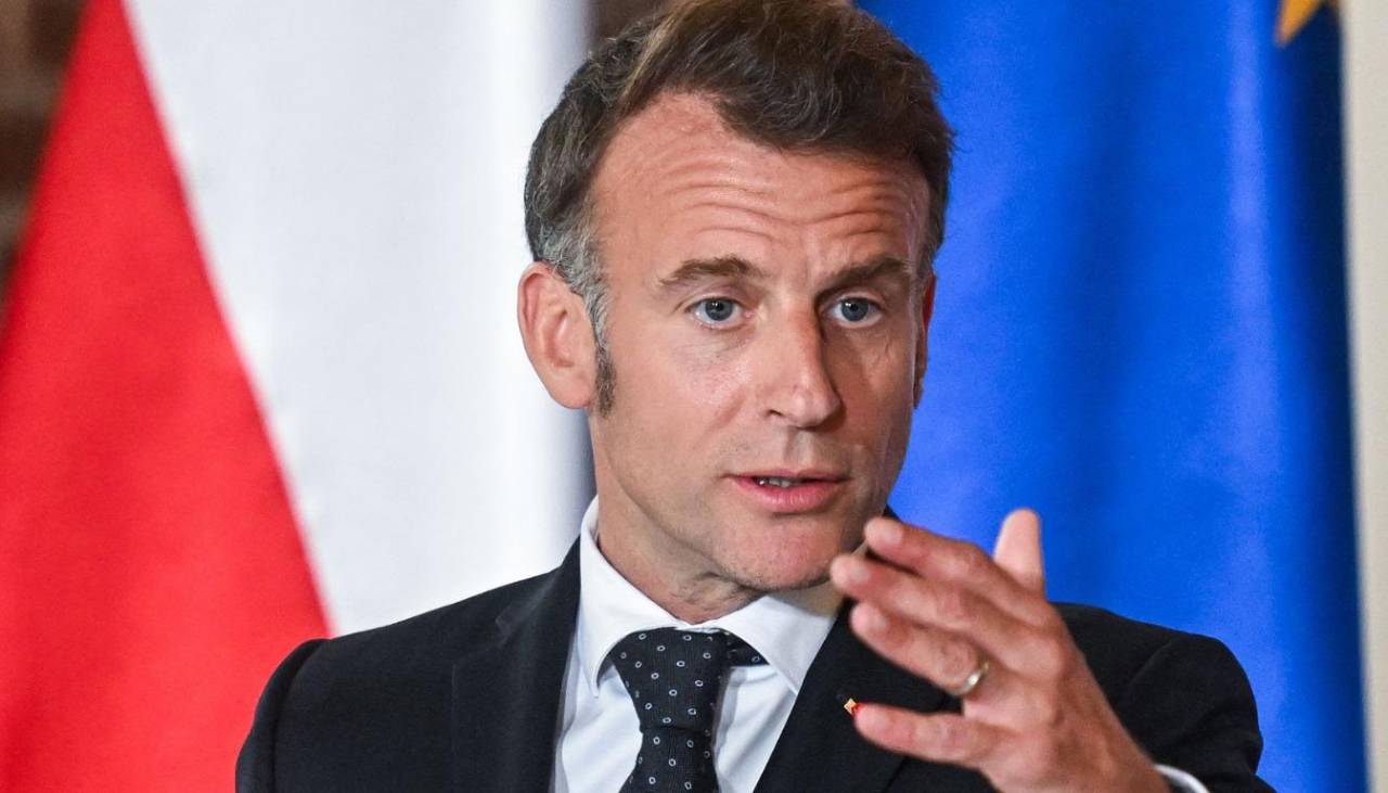 Emmanuel Macron sale a correr por las calles de Ankara antes de la reunión de la OTAN