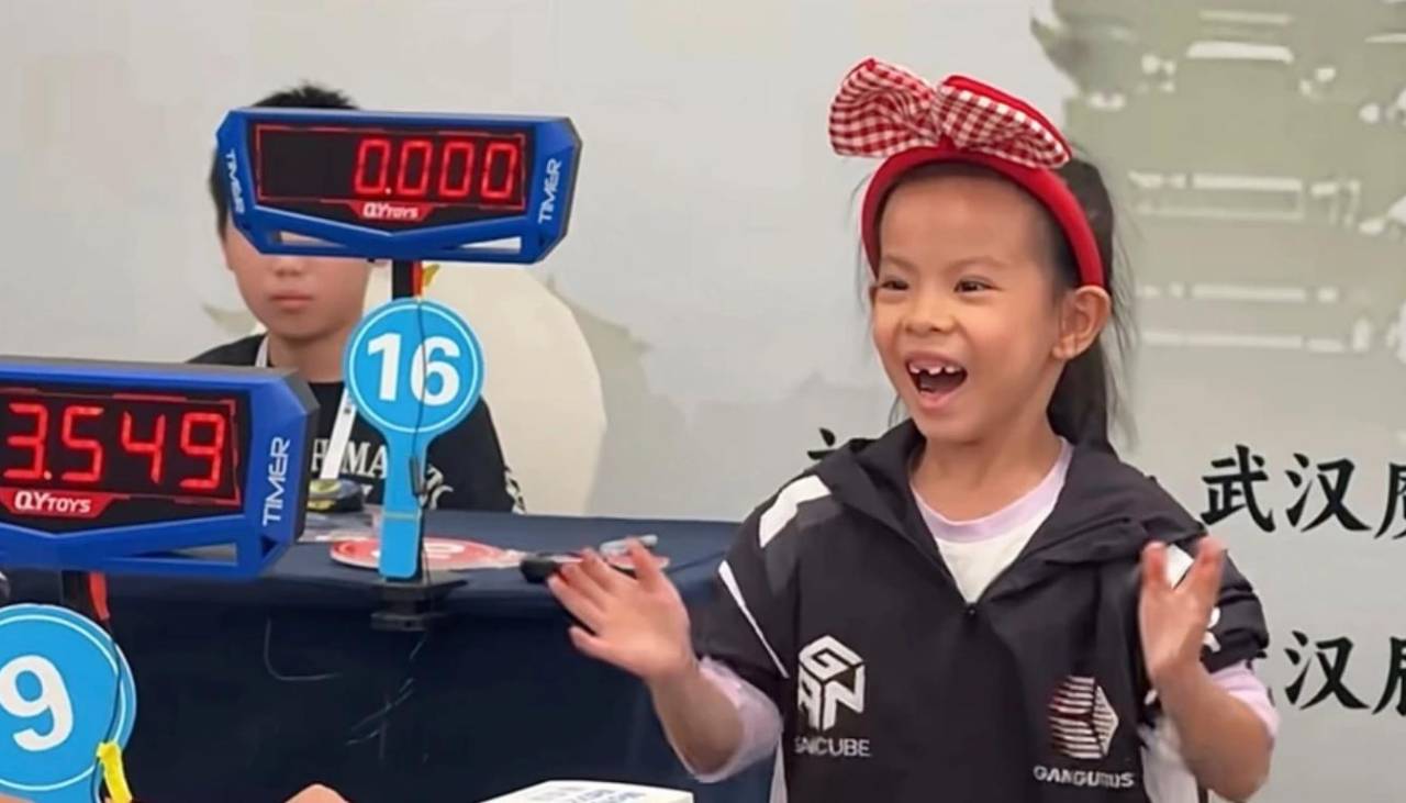 ¡Impresionante! A sus 6 años rompe un récord mundial con el cubo de Rubik