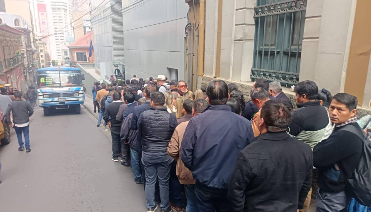 Alcaldes electos del país llegan a la Casa Grande del Pueblo para reunirse con el presidente Paz