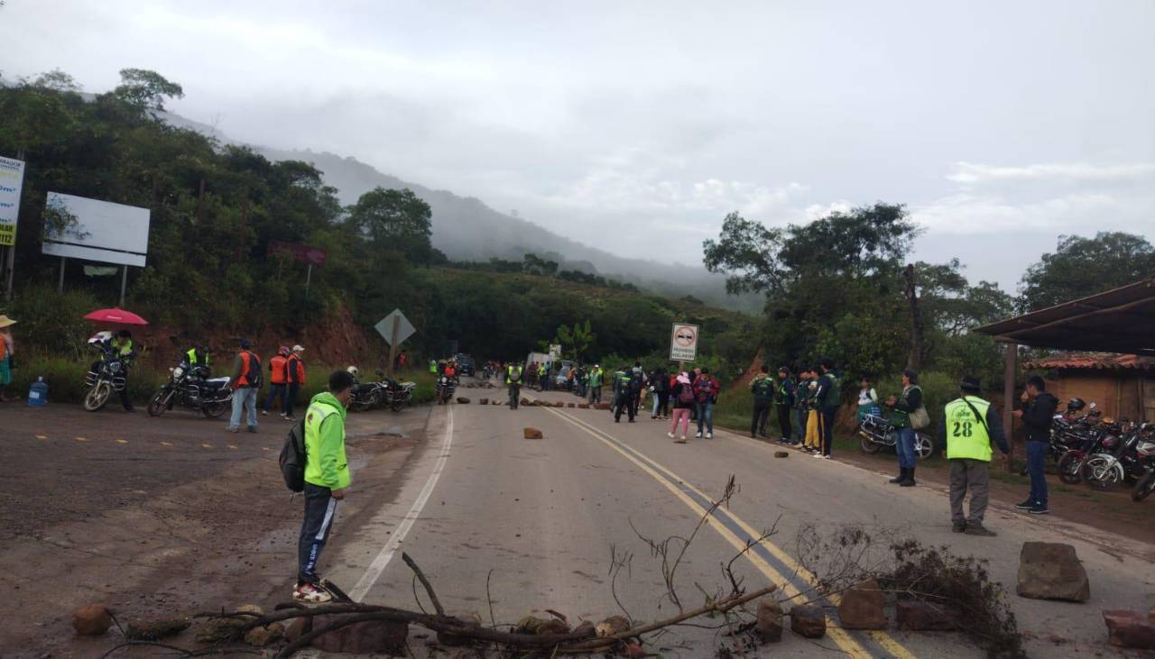 Los trabajos de la ABC “son muy pocos”: Transportistas de los Valles cruceños reiteran el pedido de una nueva carretera 