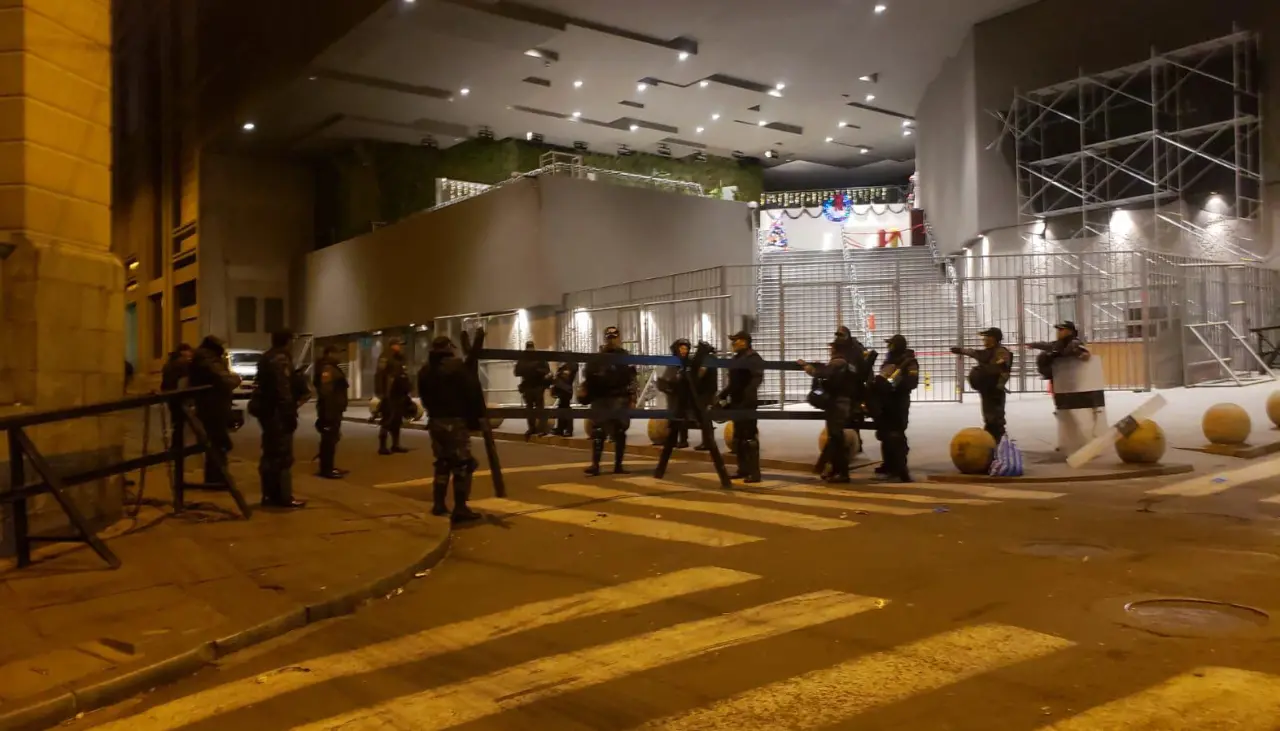 Mineros cooperativistas se retiran de la plaza Murillo y evaluarán la propuesta del Gobierno