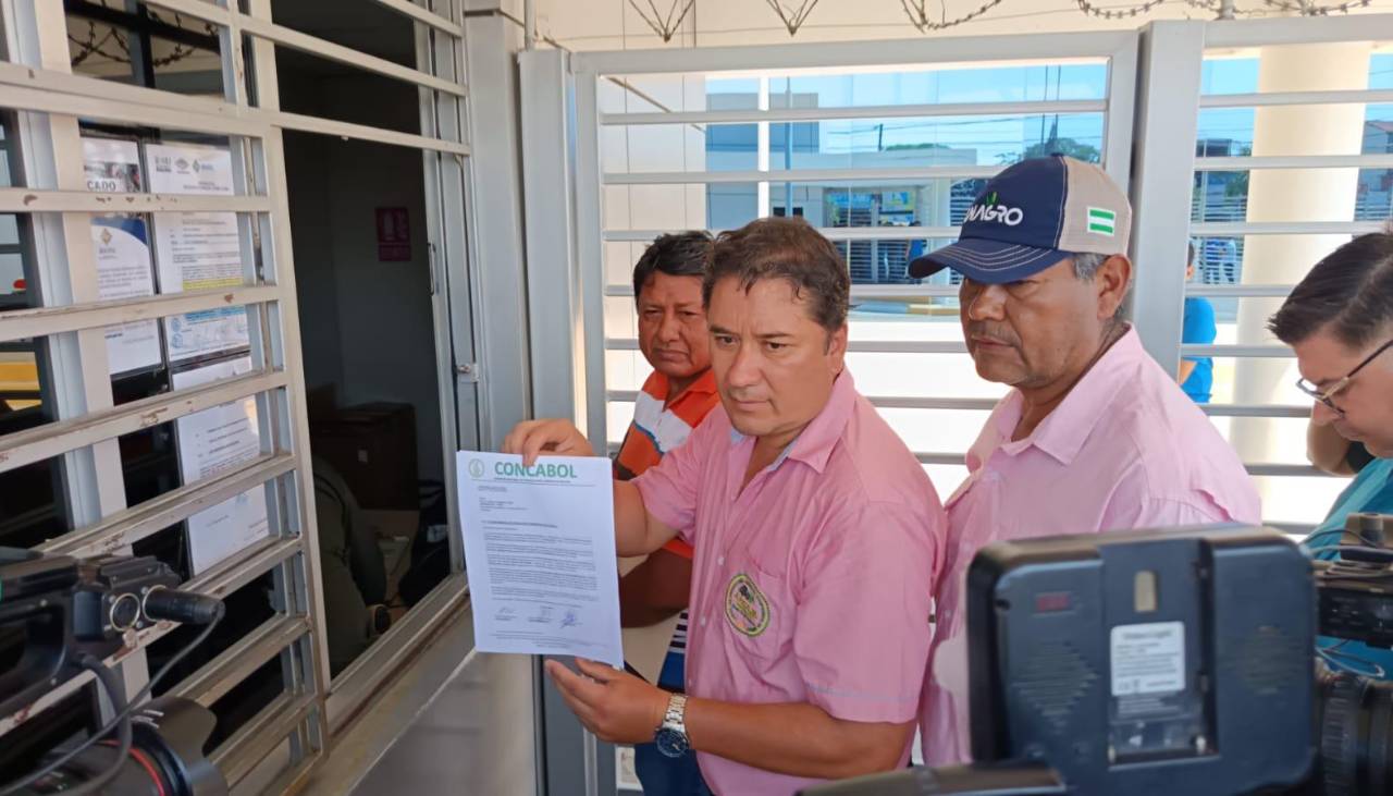 Cañeros advierten que cortarán el suministro de etanol si YPFB no paga Bs 300 millones que debe al sector