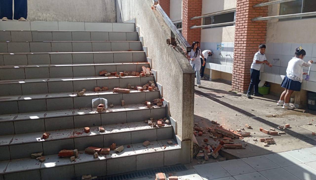 Santa Cruz: Niña afectada por derrumbe de muro recibe valoración de especialistas