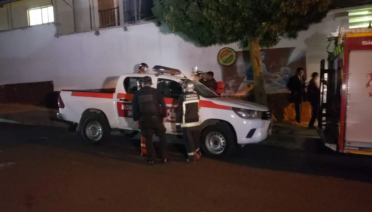 A horas de que Añez salga de la cárcel de Miraflores, bomberos acudieron al lugar por una quema de basura