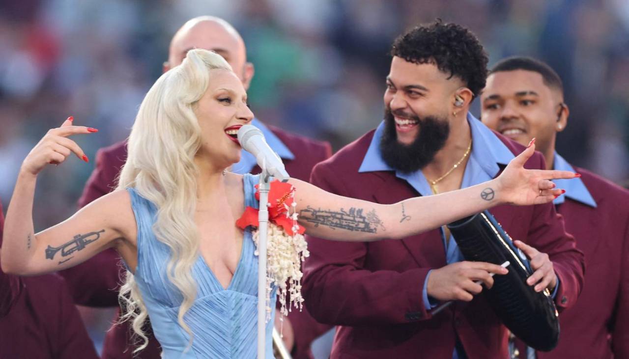 Lady Gaga aplaude a las banderas latinoamericanas y la tricolor boliviana se hizo sentir en el Super Bowl