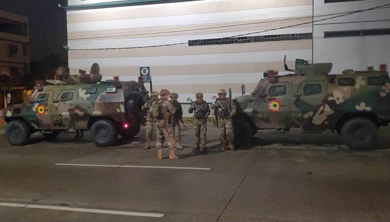 Militares patrullan Santa Cruz de la Sierra tras violento atraco a joyería en la avenida Busch