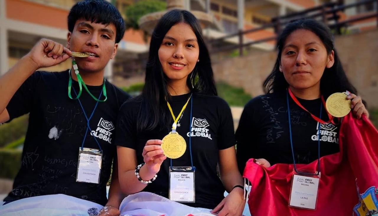 Tres jóvenes llevan el talento boliviano a la competencia mundial de robótica en Corea del Sur 