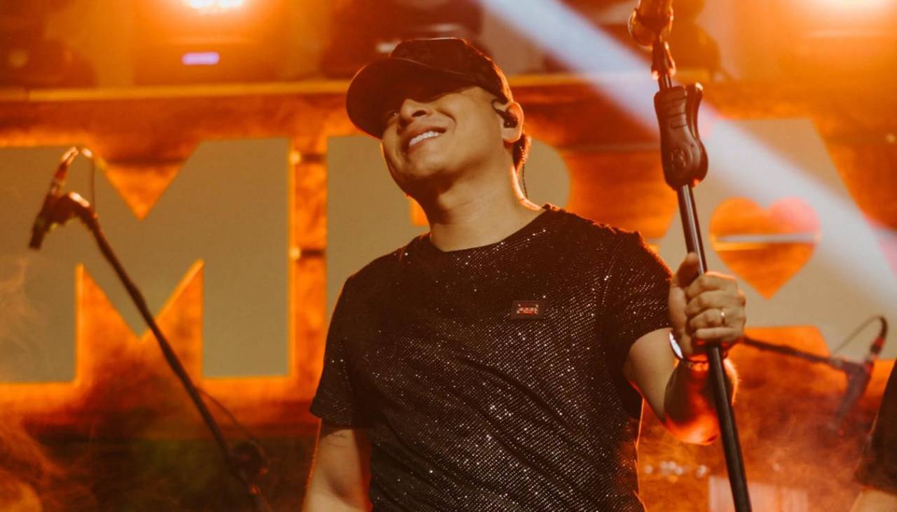 Luis Vega sorprende a sus fanáticos con una versión en vivo de ‘Mi momento humilde’