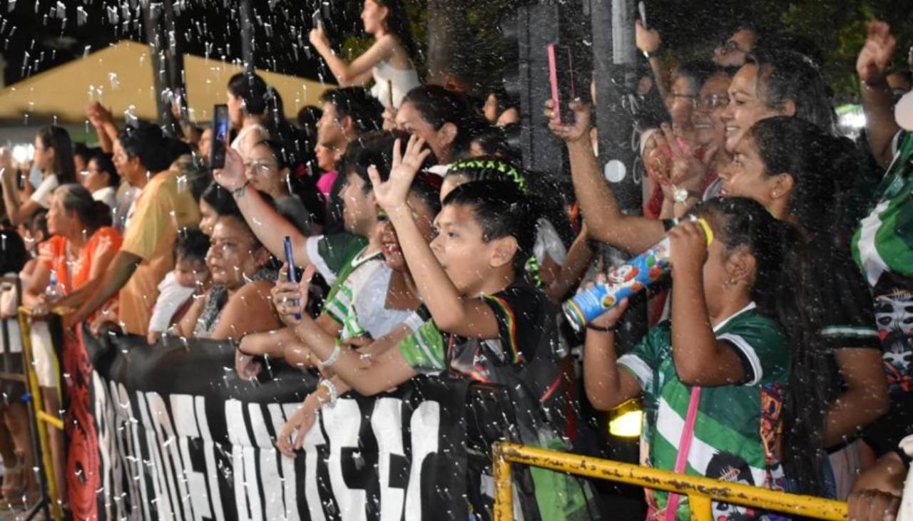Cruceños definen el Carnaval en una sola palabra ¿Qué respondieron? 