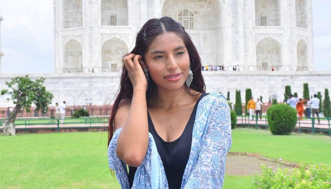 Albertina Sacaca sorprende desde la India y conquista las redes con sus fotos 