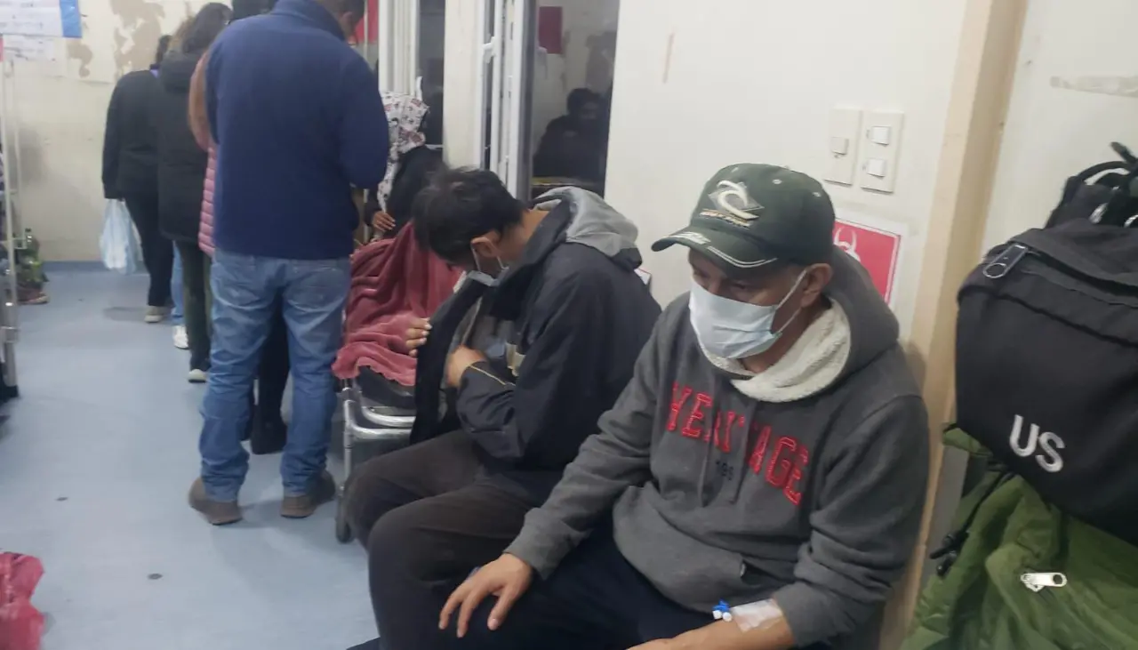 Las filas y la falta de espacios y medicamentos complican la atención en el Complejo Hospitalario de Miraflores
